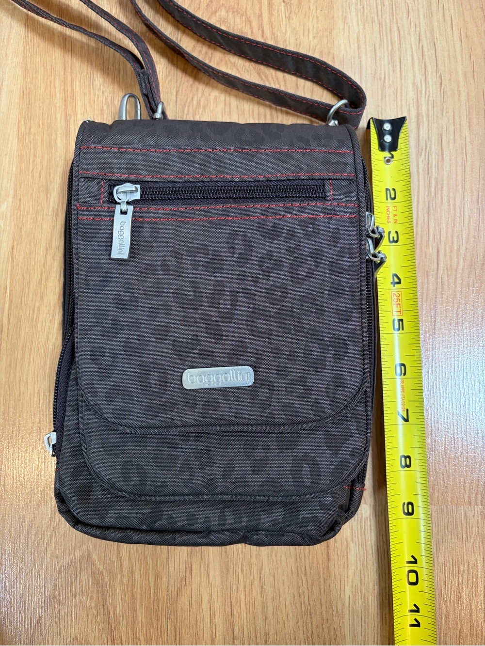 Baggallini Brown Cheetah Print Pocket Town Nylon Crossbody Bag
